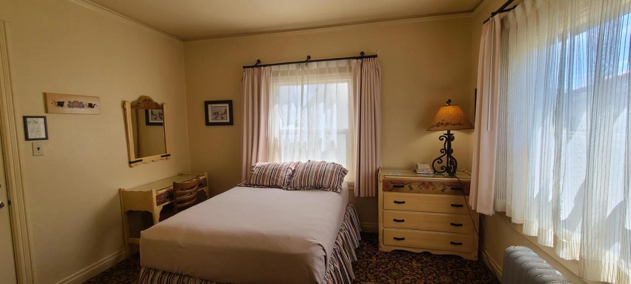 Historic Dow Hotel Lone Pine Bagian luar foto